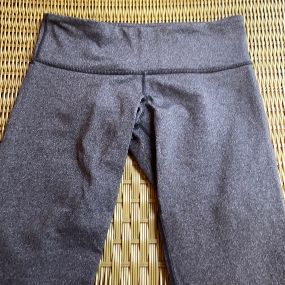 Lululemon Groove Crops Heathered Black Size 6